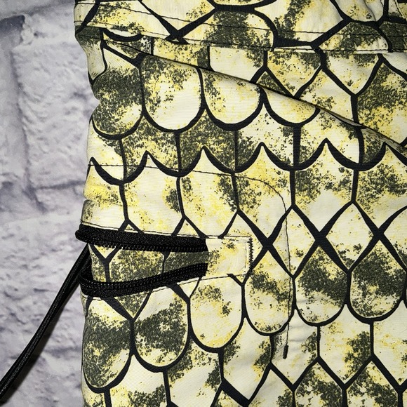 Patagonia Wavefarer Boardshorts Men's Size 34 Drawstring Yellow‎ Reptile Print - Picture 2 of 7